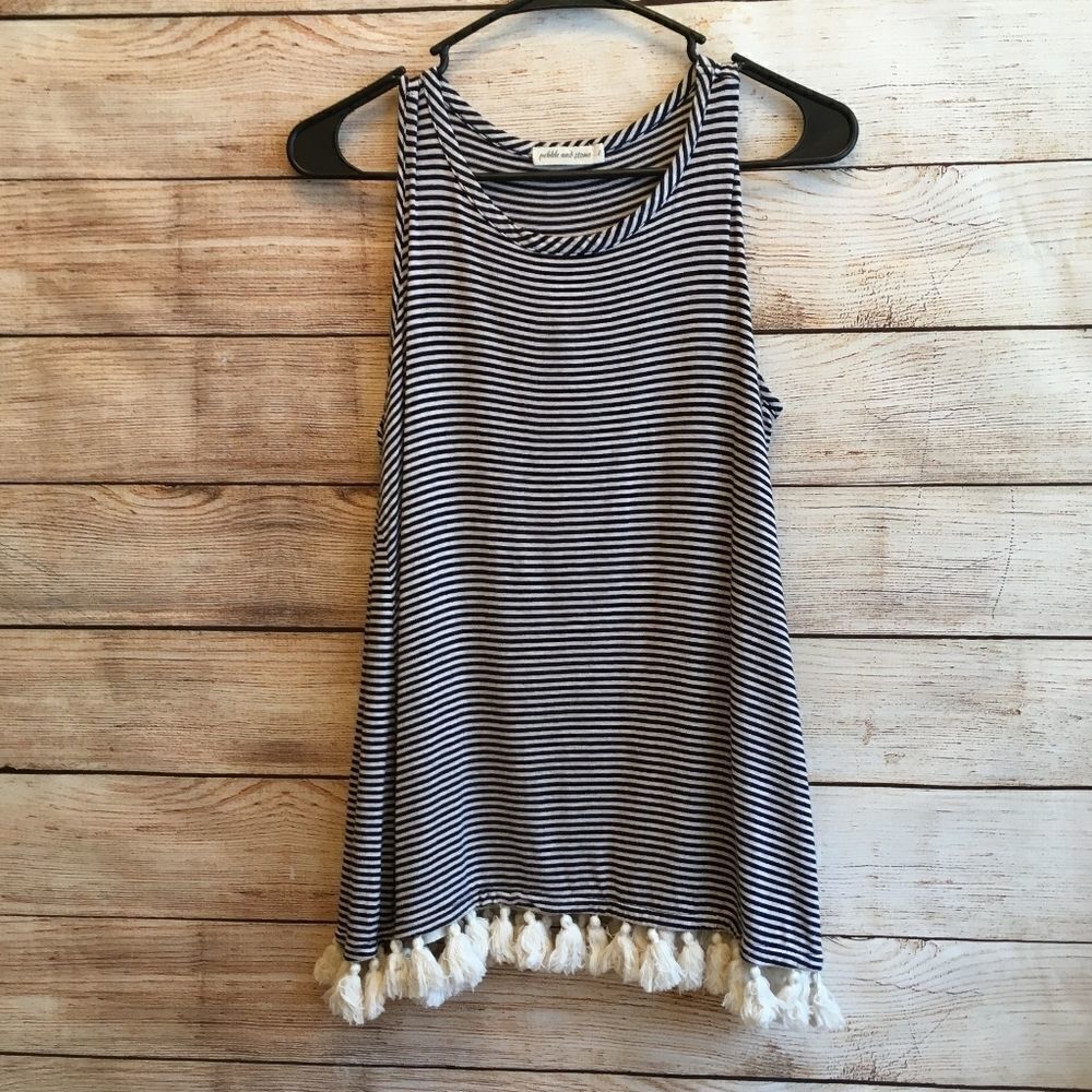 PEBBLE & STONE TOP WITH TASSELED HEM